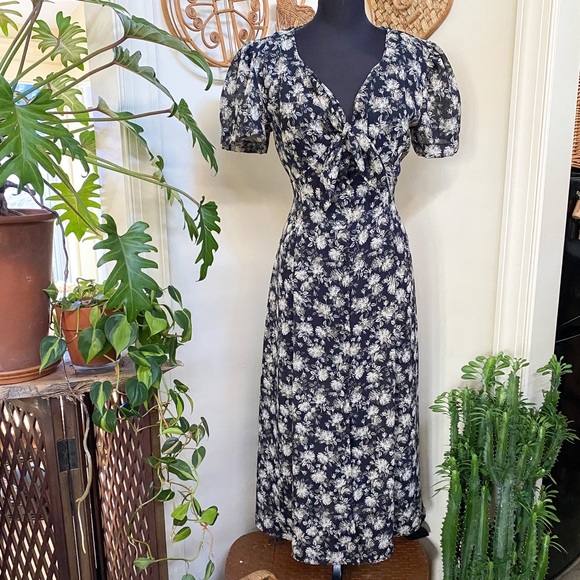 Dresses & Skirts - Vintage 90s does 40s Floral Dress